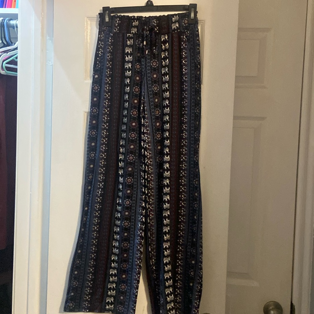 Juniors x-small flowy pants